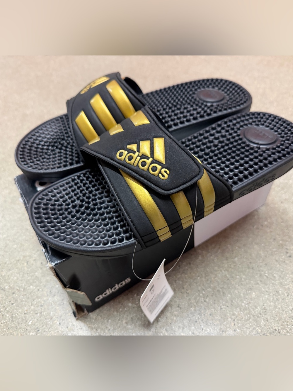 NWT Adidas Men’s  Adissage Slides EG6517 Black/gold Size 10